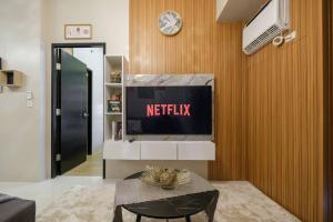 Luxurious Maison at 81 Newport near Terminal 3 Airport