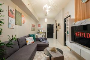 Luxurious Maison at 81 Newport near Terminal 3 Airport