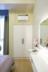 Luxurious Maison at 81 Newport near Terminal 3 Airport