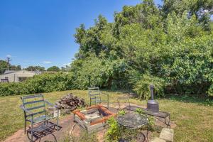 2BR Retreat with Fire Pit Close To Downtown STL