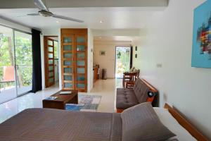 Mariposa, 1BR Apart in Villa Mar y Sol, Pool, Balcony, and Wildlife
