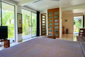 Mariposa, 1BR Apart in Villa Mar y Sol, Pool, Balcony, and Wildlife