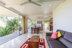 Lapa Roja, 2BR Ocean View Apartment in Villa Mar y Sol, Nature