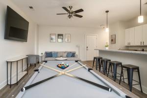 Family Group Retreat 3 Queens Pool Table 4th