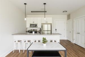 Spacious 2BR 2BA Condo Across from UAB