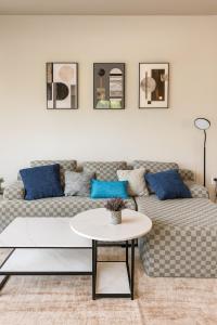 Family Group Retreat 3 Queens Pool Table 2nd