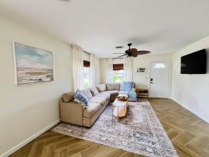 Nokomis Waterfront Unit Walk to the Beach and Dining