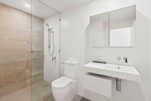 A Spacious 2 Bedroom Apartment in Paradise