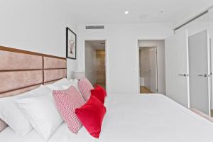 A High Level and Ocean Views 2 Bedroom Apartment