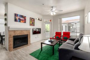 Scottsdale 2BR Condo with Pool, Sauna, BBQ and More