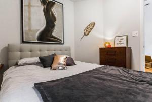 Wicker Park Flat with FREE Early Check-In & Late Checkout