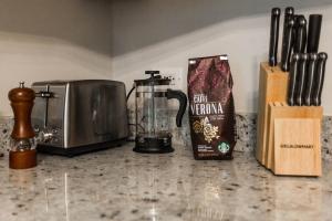 Wicker Park Flat with FREE Early Check-In & Late Checkout