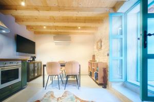 Charming 2BR Cottage by the Sea