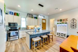 Luxe Waterfront Home with Boat Slip in New Braunfels