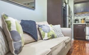 Gaston Green by Lucky Savannah