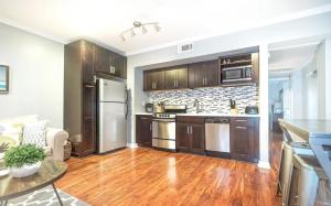 Gaston Green by Lucky Savannah