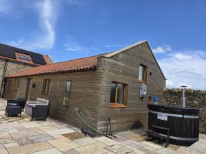 The Oak, Country Home, Sleeps 4 with Hot Tub near Durham City & Bishop Auckland