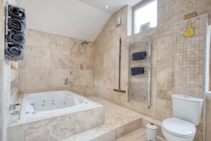 The Oak, Country Home, Sleeps 4 with Hot Tub near Durham City & Bishop Auckland