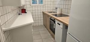 Solvy Areos 7 Seaside Family Suite - Direct to City Center & Port & Airport