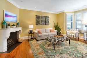 Villa on Broughton Main + Carriage by Lucky Savannah