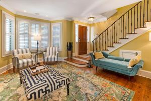 Villa on Broughton Main + Carriage by Lucky Savannah