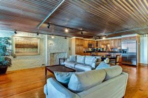 River Street Lookout by Lucky Savannah