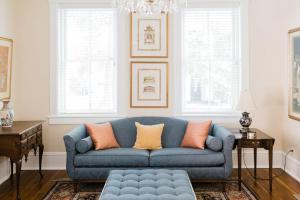 Luxurious Townhome on Lincoln & York by Lucky Savannah