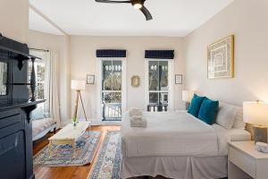 Montgomery House Upper by Lucky Savannah