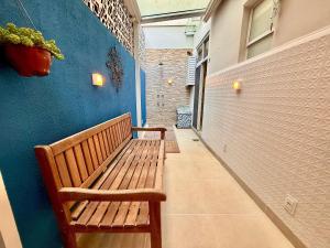 Charmoso com terraço próximo à praia do Leblon!