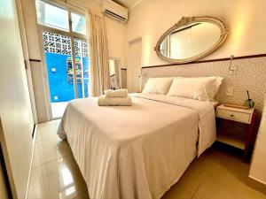 Charmoso com terraço próximo à praia do Leblon!