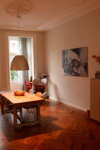 Entire home with direct Vondelpark view