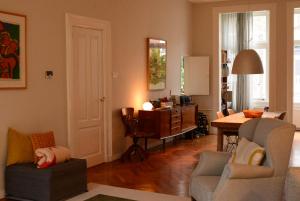 Entire home with direct Vondelpark view