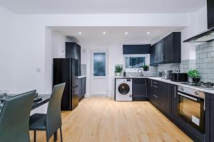 3Bed House-10 Mins to Liverpool