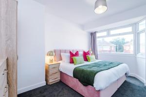 3Bed House-10 Mins to Liverpool