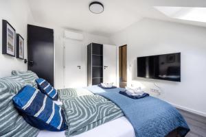 Top-floor privacy and comfort