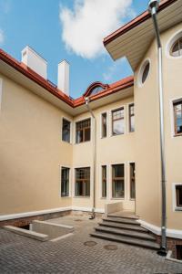 Stylish Apartment in Historic Villa Doll, City Center