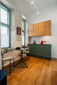 Stylish Apartment in Historic Villa Doll, City Center