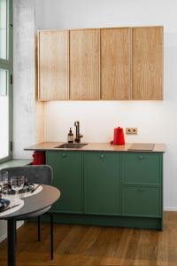 Stylish Apartment in Historic Villa Doll, City Center