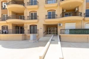 Host Prime Grand Apartment