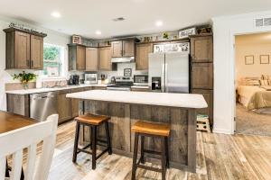 Screened Porch Family-Friendly St Stephen Retreat