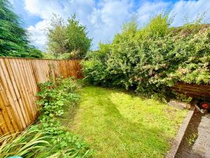 Sleeps 5, 3 Bedrooms, Ideal for short stays & 15 minutes to Swansea City