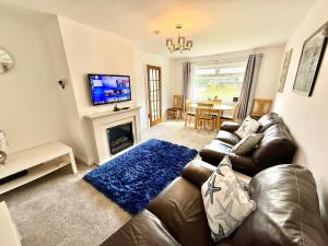 Sleeps 5, 3 Bedrooms, Ideal for short stays & 15 minutes to Swansea City