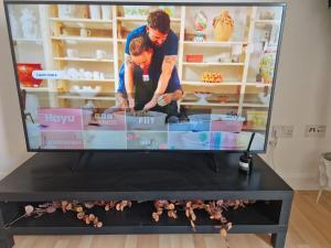 Birmingham City Centre Cosy 2 Double Bedroom Apartment Free Parking Workspace and close to O2 Arena