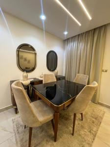 Evoke suites emerald