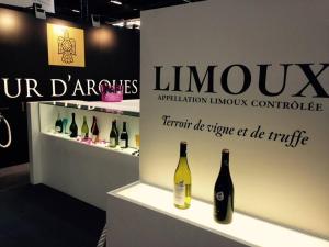 Effervescent break in a quiet setting