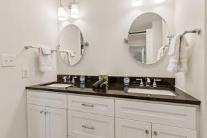 Poolside One-Story Villa in Omni Plantation