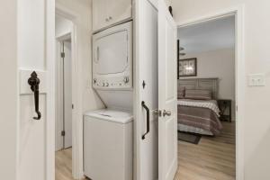 Poolside One-Story Villa in Omni Plantation