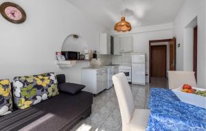 1 Bedroom Nice Apartment In Banjol 