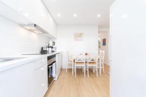 Artistic 2-bedroom apartment with courtyard