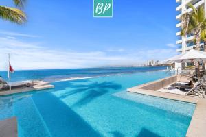 Harbor 171 - Beachfront Suites with Pools Gym & Rooftop